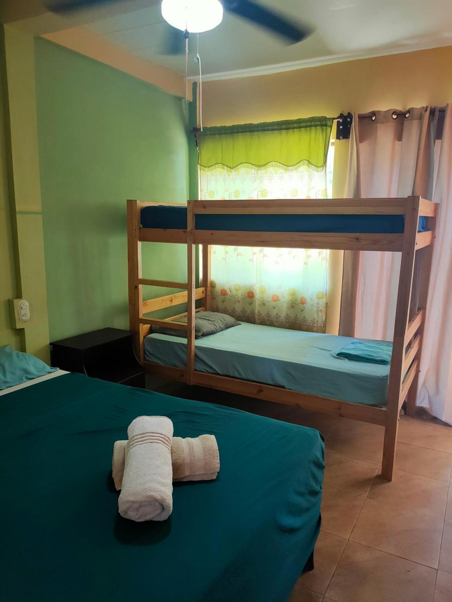 Guesthouse Island Escape South End الغرفة الصورة